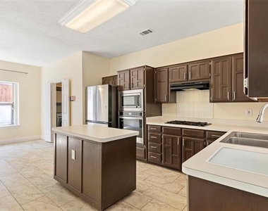 2522 Primrose Lane - Photo Thumbnail 8