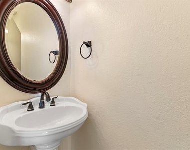 2522 Primrose Lane - Photo Thumbnail 17