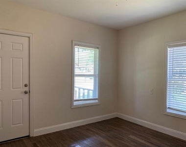 2222 W Bond Street - Photo Thumbnail 9