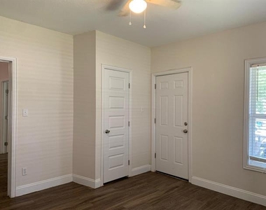 2222 W Bond Street - Photo Thumbnail 7