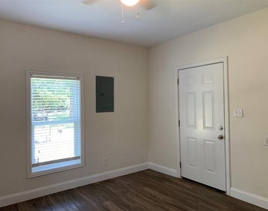 2222 W Bond Street - Photo Thumbnail 2