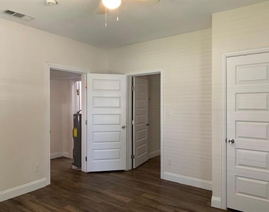 2222 W Bond Street - Photo Thumbnail 6