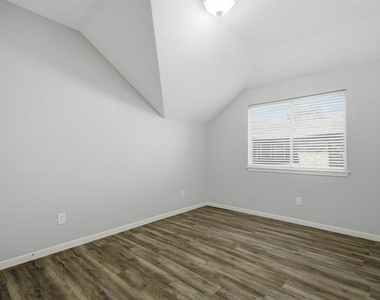 6208 Stewart Boulevard - Photo Thumbnail 32