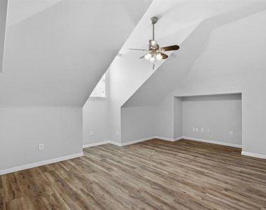6208 Stewart Boulevard - Photo Thumbnail 30
