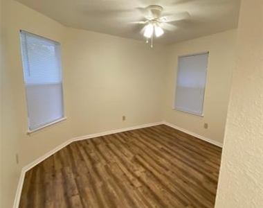 4644 Booth Drive - Photo Thumbnail 5