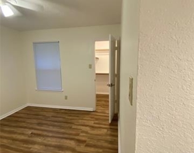 4644 Booth Drive - Photo Thumbnail 4
