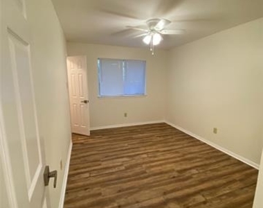 4644 Booth Drive - Photo Thumbnail 3