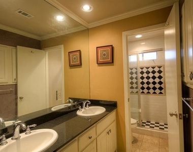 1804 Panhandle Street - Photo Thumbnail 6