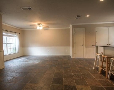 1804 Panhandle Street - Photo Thumbnail 4