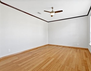 3803 Farmington Drive - Photo Thumbnail 3