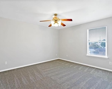3803 Farmington Drive - Photo Thumbnail 19