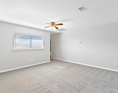 3803 Farmington Drive - Photo Thumbnail 11