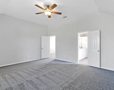 3803 Farmington Drive - Photo Thumbnail 16