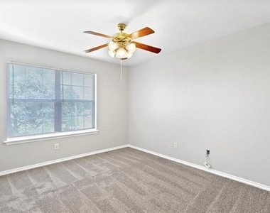 3803 Farmington Drive - Photo Thumbnail 14