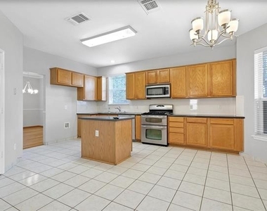 3803 Farmington Drive - Photo Thumbnail 7