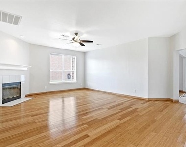 3803 Farmington Drive - Photo Thumbnail 5