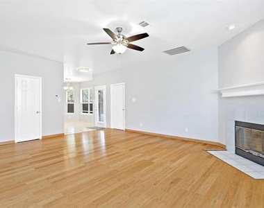 3803 Farmington Drive - Photo Thumbnail 4