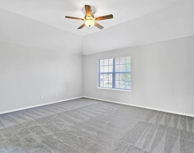 3803 Farmington Drive - Photo Thumbnail 15