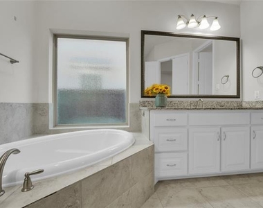 1011 Prairie Ridge Lane - Photo Thumbnail 29