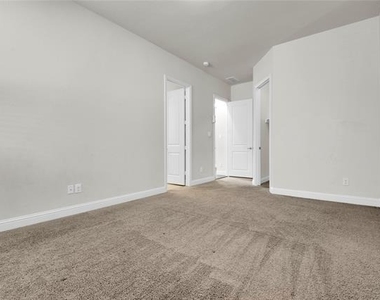 1011 Prairie Ridge Lane - Photo Thumbnail 11
