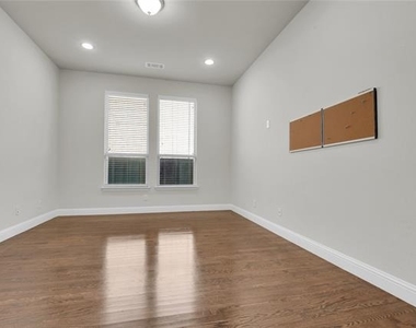 1011 Prairie Ridge Lane - Photo Thumbnail 19