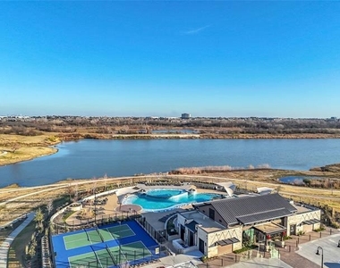 1011 Prairie Ridge Lane - Photo Thumbnail 2