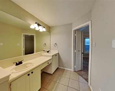 805 Sierra Lane - Photo Thumbnail 7