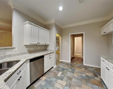 805 Sierra Lane - Photo Thumbnail 3