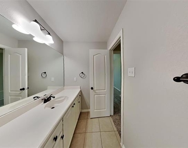 805 Sierra Lane - Photo Thumbnail 12