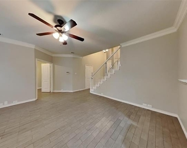 805 Sierra Lane - Photo Thumbnail 2
