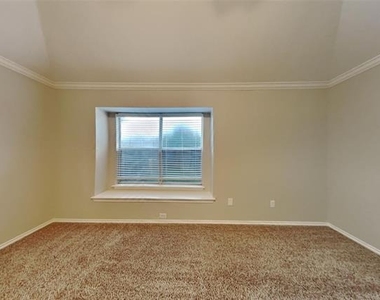 805 Sierra Lane - Photo Thumbnail 6