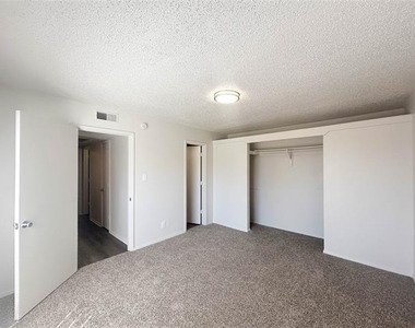 800 N Clay Street - Photo Thumbnail 11