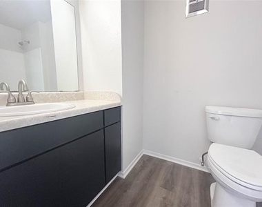 800 N Clay Street - Photo Thumbnail 13