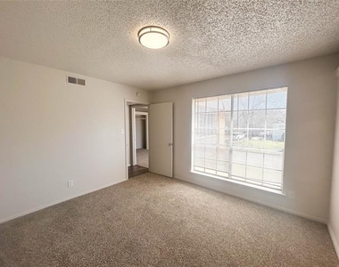 800 N Clay Street - Photo Thumbnail 10