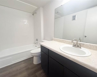 800 N Clay Street - Photo Thumbnail 8