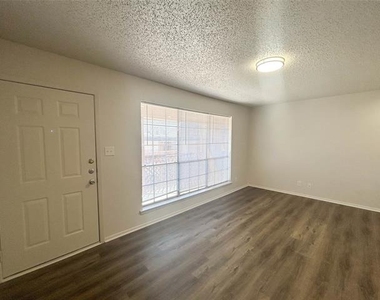 800 N Clay Street - Photo Thumbnail 2