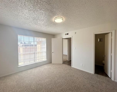 800 N Clay Street - Photo Thumbnail 12