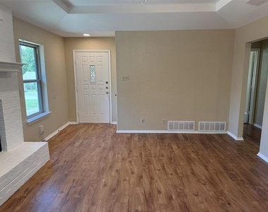 2212 Bolivar Street - Photo Thumbnail 3