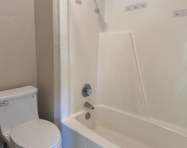 2212 Bolivar Street - Photo Thumbnail 12