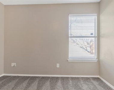527 Alameda Avenue - Photo Thumbnail 31