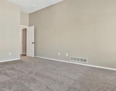527 Alameda Avenue - Photo Thumbnail 19