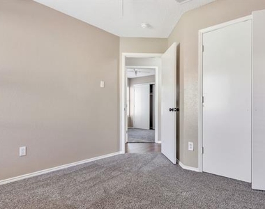 527 Alameda Avenue - Photo Thumbnail 27