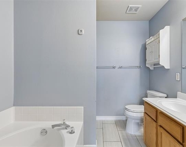 2824 High Pointe Boulevard - Photo Thumbnail 17