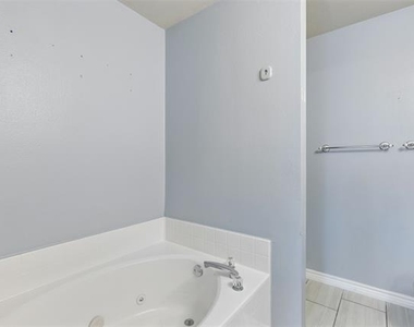 2824 High Pointe Boulevard - Photo Thumbnail 18