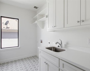 4330 Glenwick Lane - Photo Thumbnail 11
