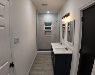 4709 Lee Street - Photo Thumbnail 12