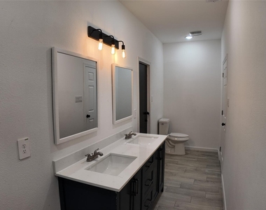 4709 Lee Street - Photo Thumbnail 13