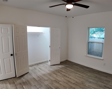 4709 Lee Street - Photo Thumbnail 9
