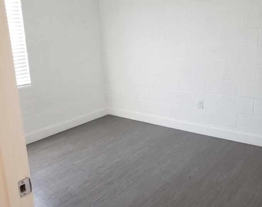 622 N 9th Avenue - Photo Thumbnail 9