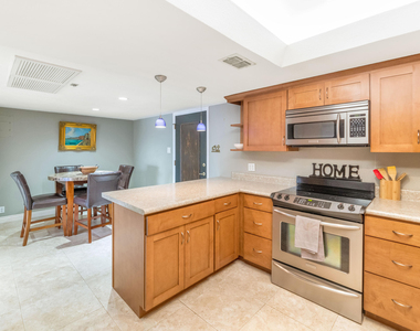 7830 E Camelback Road - Photo Thumbnail 10